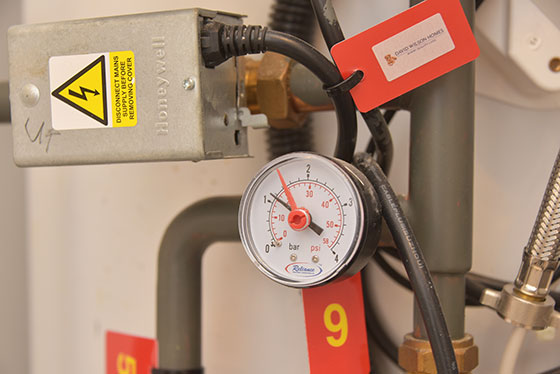 hot water pressure gauge